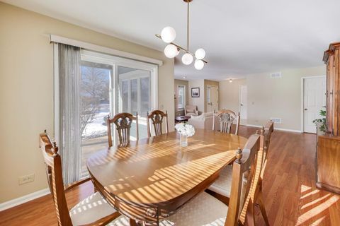 Tiny photo for 1501 N Courtland Drive, Arlington Heights, IL 60004 (MLS # 12556412)