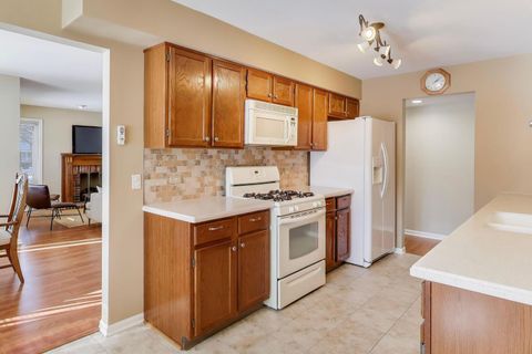 Tiny photo for 1501 N Courtland Drive, Arlington Heights, IL 60004 (MLS # 12556412)