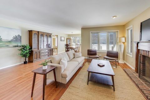 Tiny photo for 1501 N Courtland Drive, Arlington Heights, IL 60004 (MLS # 12556412)