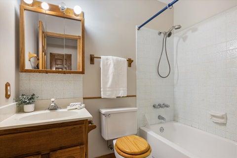 Tiny photo for 5401 W Chasefield Circle, McHenry, IL 60050 (MLS # 12740872)
