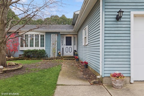 Tiny photo for 5401 W Chasefield Circle, McHenry, IL 60050 (MLS # 12740872)