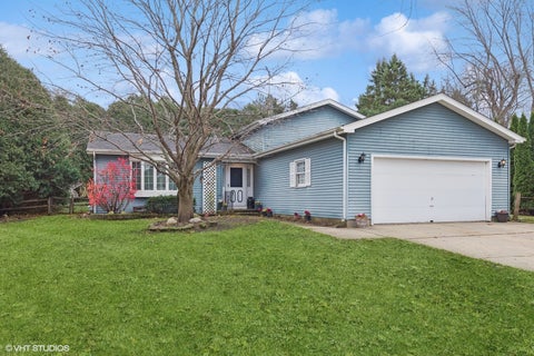 Tiny photo for 5401 W Chasefield Circle, McHenry, IL 60050 (MLS # 12740872)