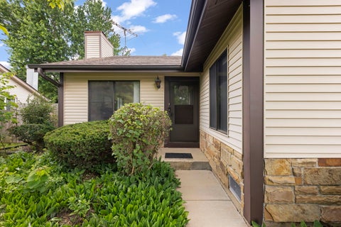 Tiny photo for 2S640 Continental Drive, Warrenville, IL 60555 (MLS # 12679768)