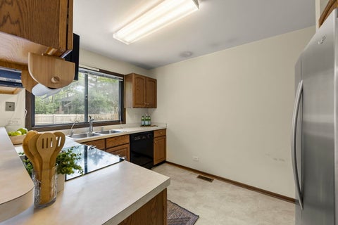 Tiny photo for 2S640 Continental Drive, Warrenville, IL 60555 (MLS # 12679768)