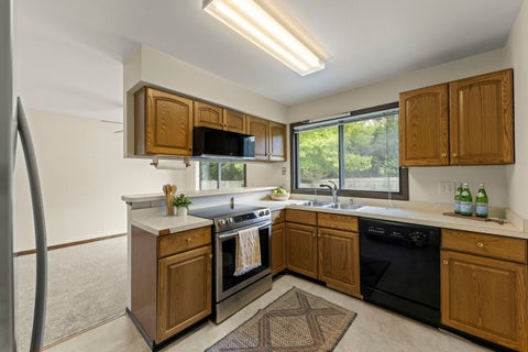 Tiny photo for 2S640 Continental Drive, Warrenville, IL 60555 (MLS # 12679768)