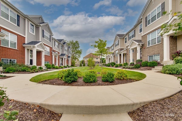 230 TIMBERLEAF CIR, ROSELLE, IL 60172 - Image 53dc1c7debd9e18dc4f3da5108be3f8a/1266637109