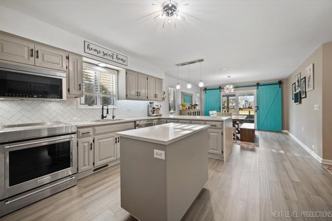 Tiny photo for 1318 Fairfield Way, North Aurora, IL 60542 (MLS # 12549653)