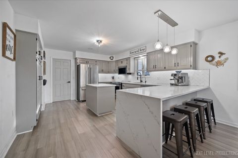 Tiny photo for 1318 Fairfield Way, North Aurora, IL 60542 (MLS # 12549653)