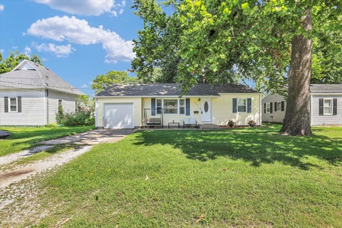 Photo of 704 E BUCKNER Street, Tuscola, IL 61953 (MLS # 12730835)