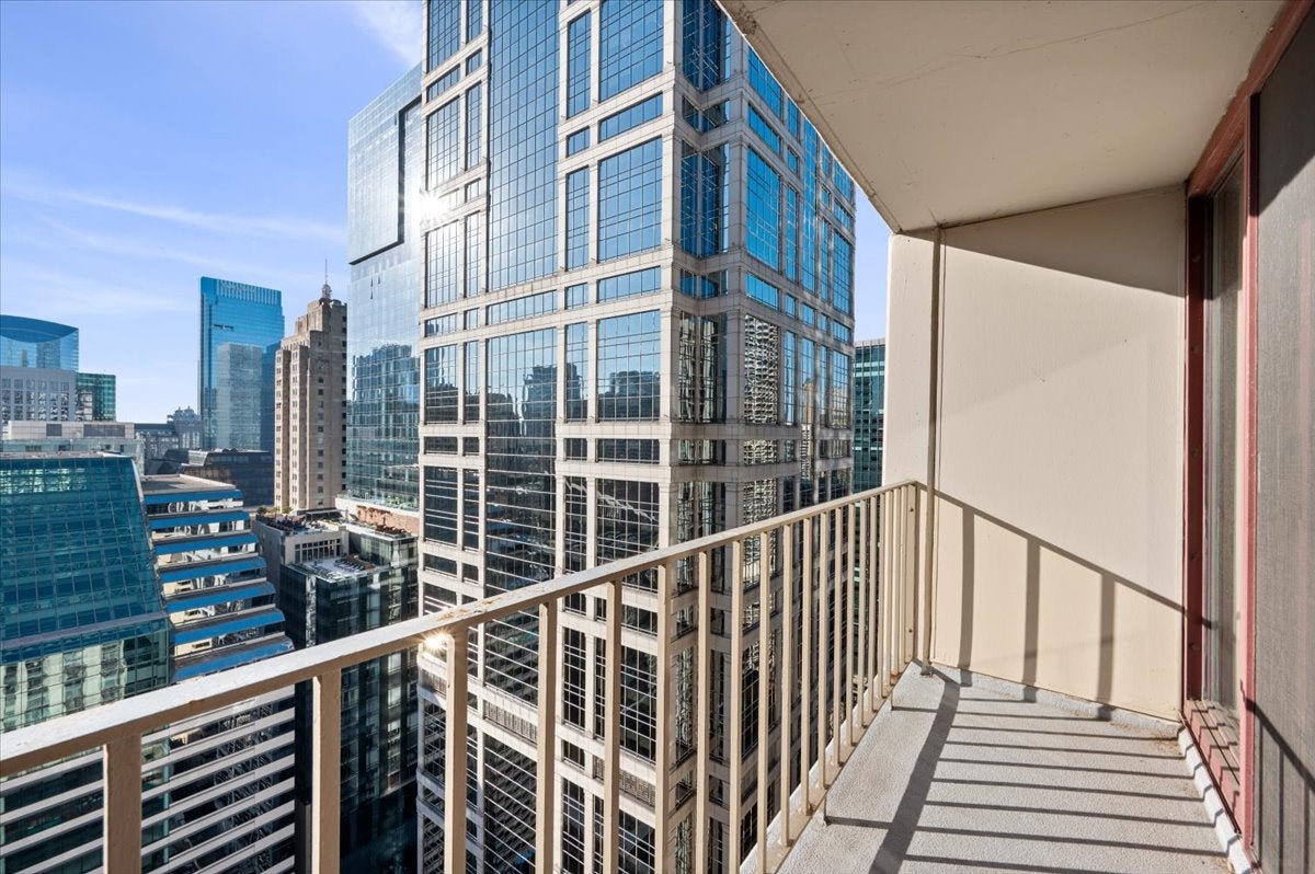 200 N Dearborn Street 4001