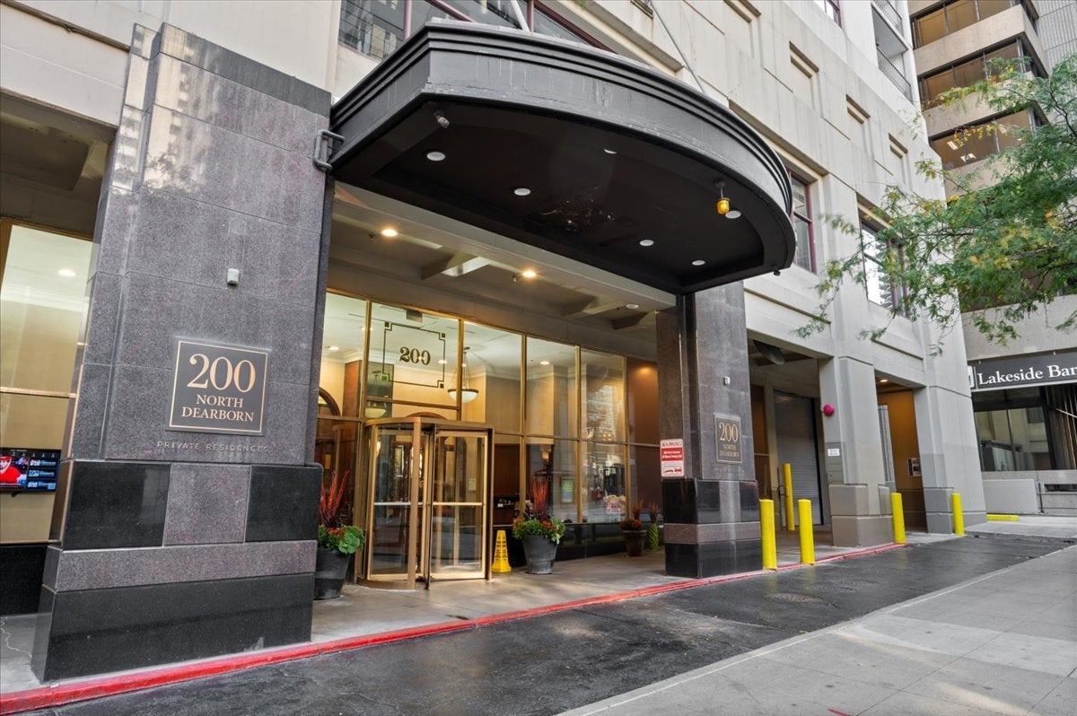 200 N Dearborn Street 4001
