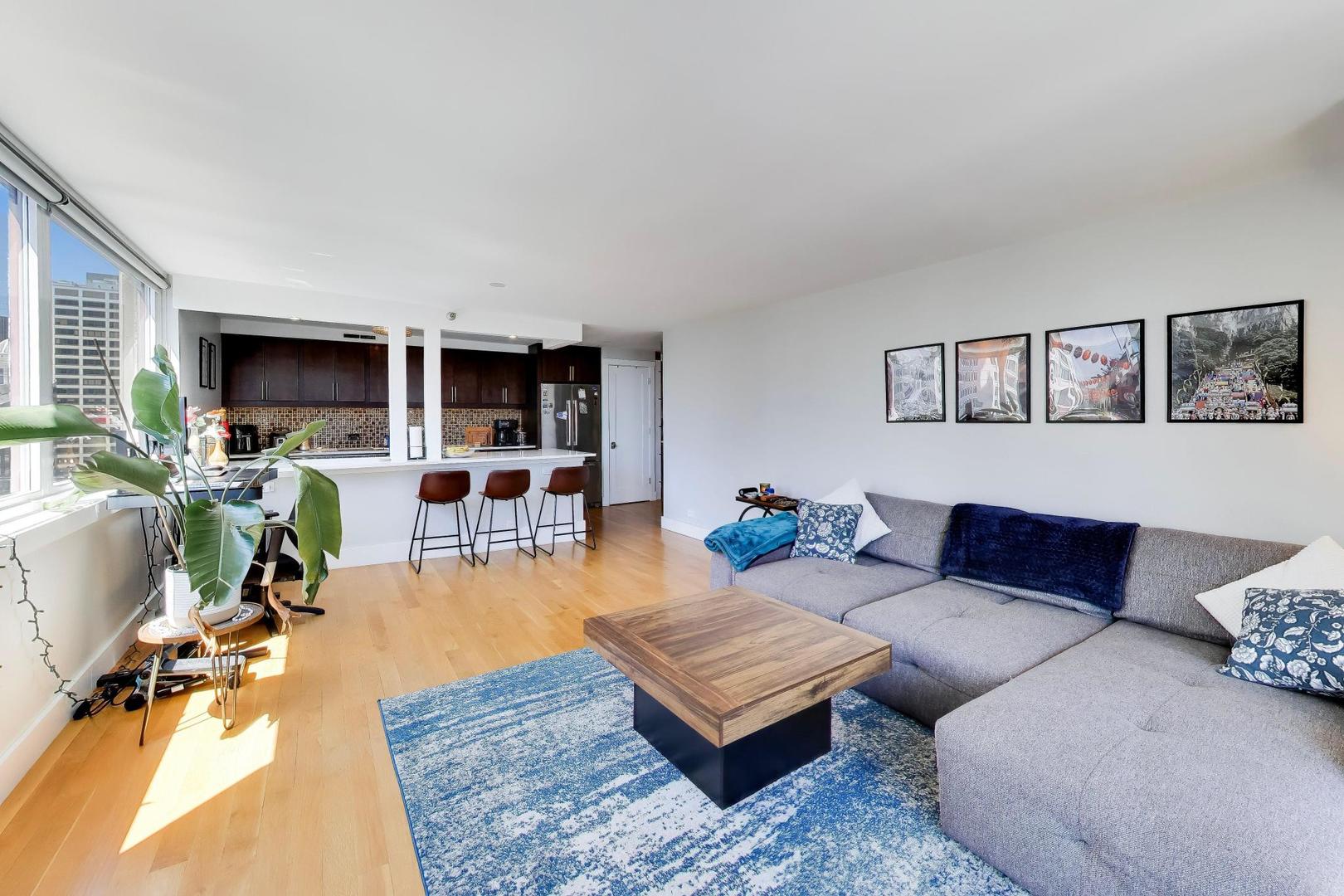 200 N Dearborn Street 3103