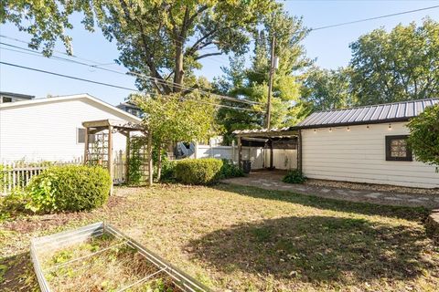 Tiny photo for 212 Leland Street, Bloomington, IL 61701 (MLS # 12493332)