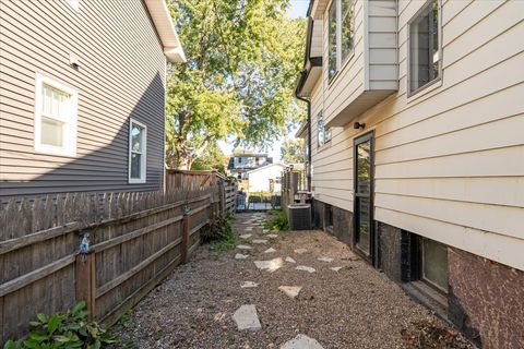 Tiny photo for 212 Leland Street, Bloomington, IL 61701 (MLS # 12493332)