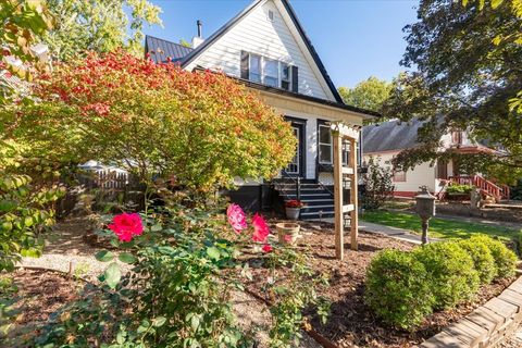 Tiny photo for 212 Leland Street, Bloomington, IL 61701 (MLS # 12493332)