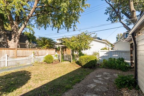 Tiny photo for 212 Leland Street, Bloomington, IL 61701 (MLS # 12493332)