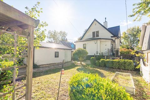 Tiny photo for 212 Leland Street, Bloomington, IL 61701 (MLS # 12493332)