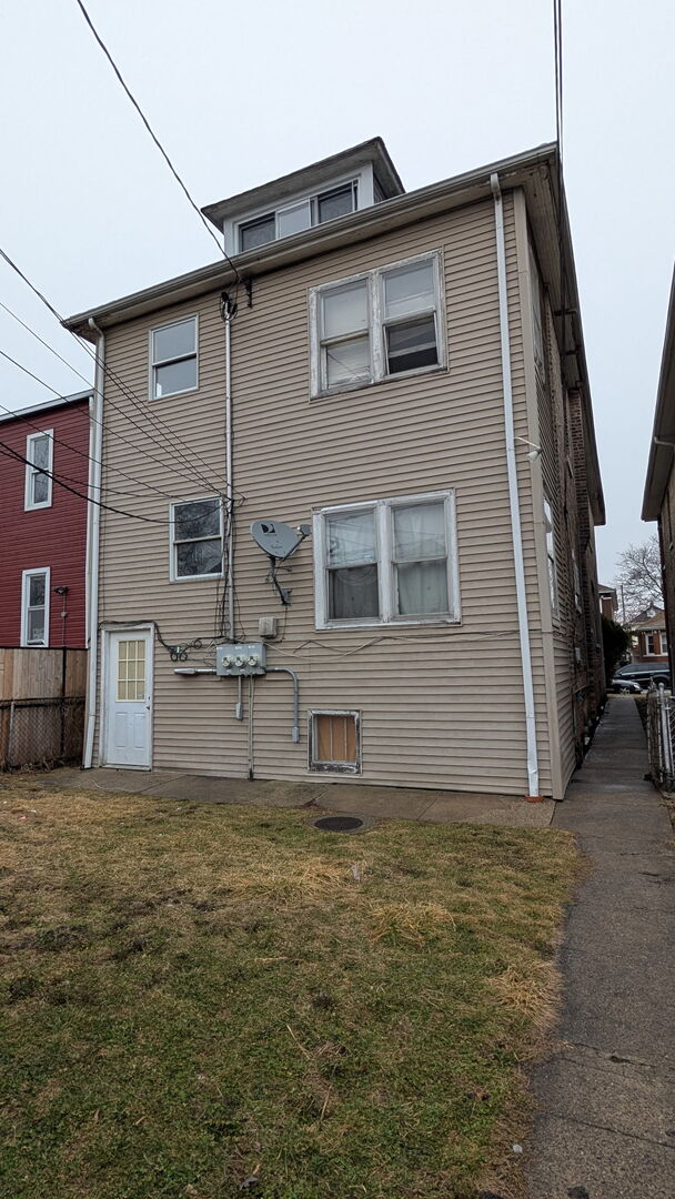 6734 S Maplewood Avenue