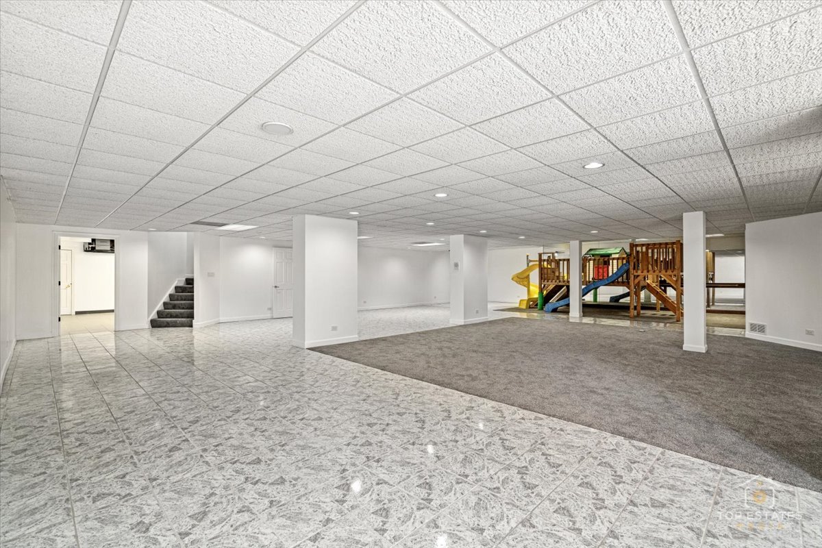 Orland Park, Illinois, 60462, United States, 5 Bedrooms Bedrooms, ,6 BathroomsBathrooms,Residential,Active,2011873