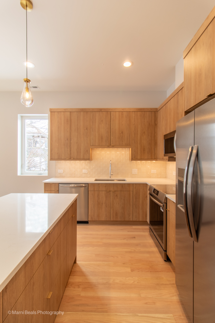 6749 S Langley Avenue