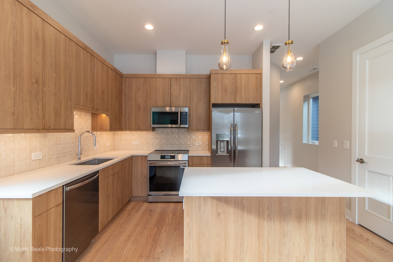 6749 S Langley Avenue