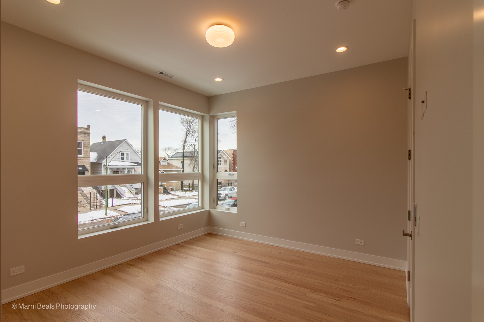 6749 S Langley Avenue