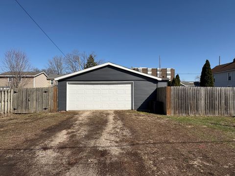 Tiny photo for 913 Canal Street, Ottawa, IL 61350 (MLS # 12595745)