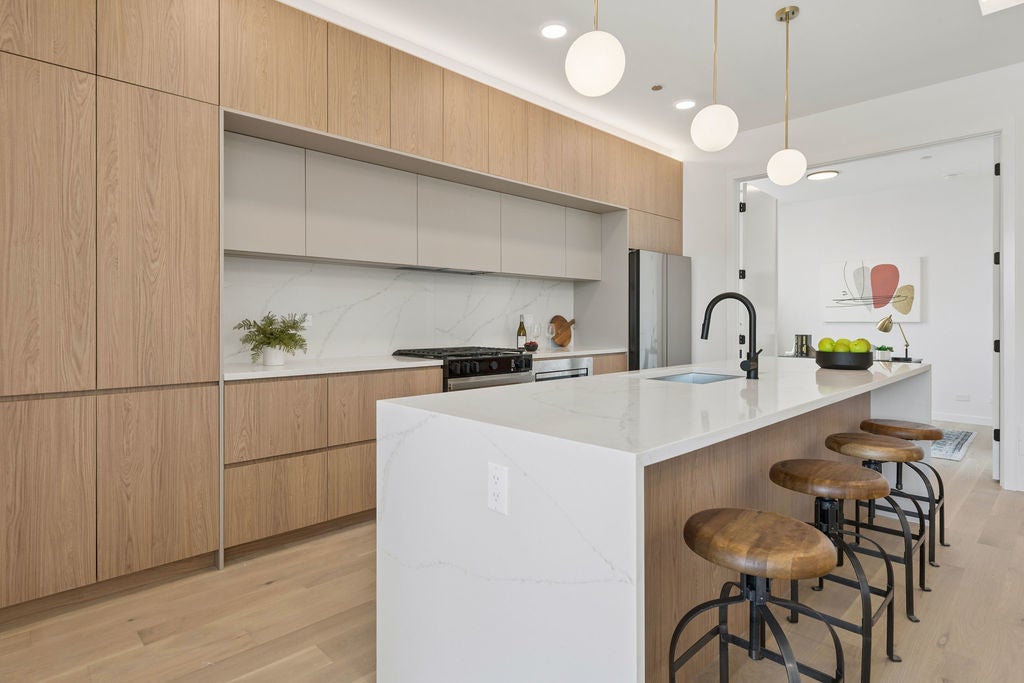2072 N Western Avenue PH-403