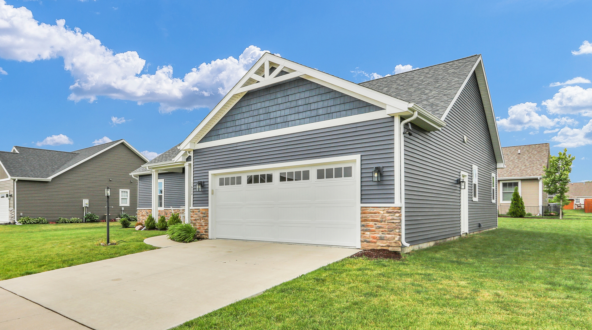 1608 E Horizon Lane