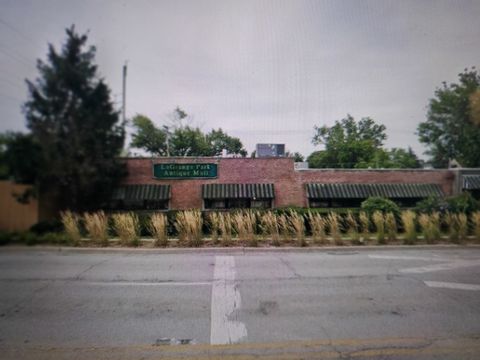 Photo of 800 E 31st Street, La Grange Park, IL 60526 (MLS # 12404089) Photo of 800 E 31st Street, La Grange Park, IL 60526 (MLS # 12404089)