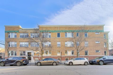 Photo of 1215 W Sunnyside Avenue #3, Chicago, IL 60640 (MLS # 12570186)