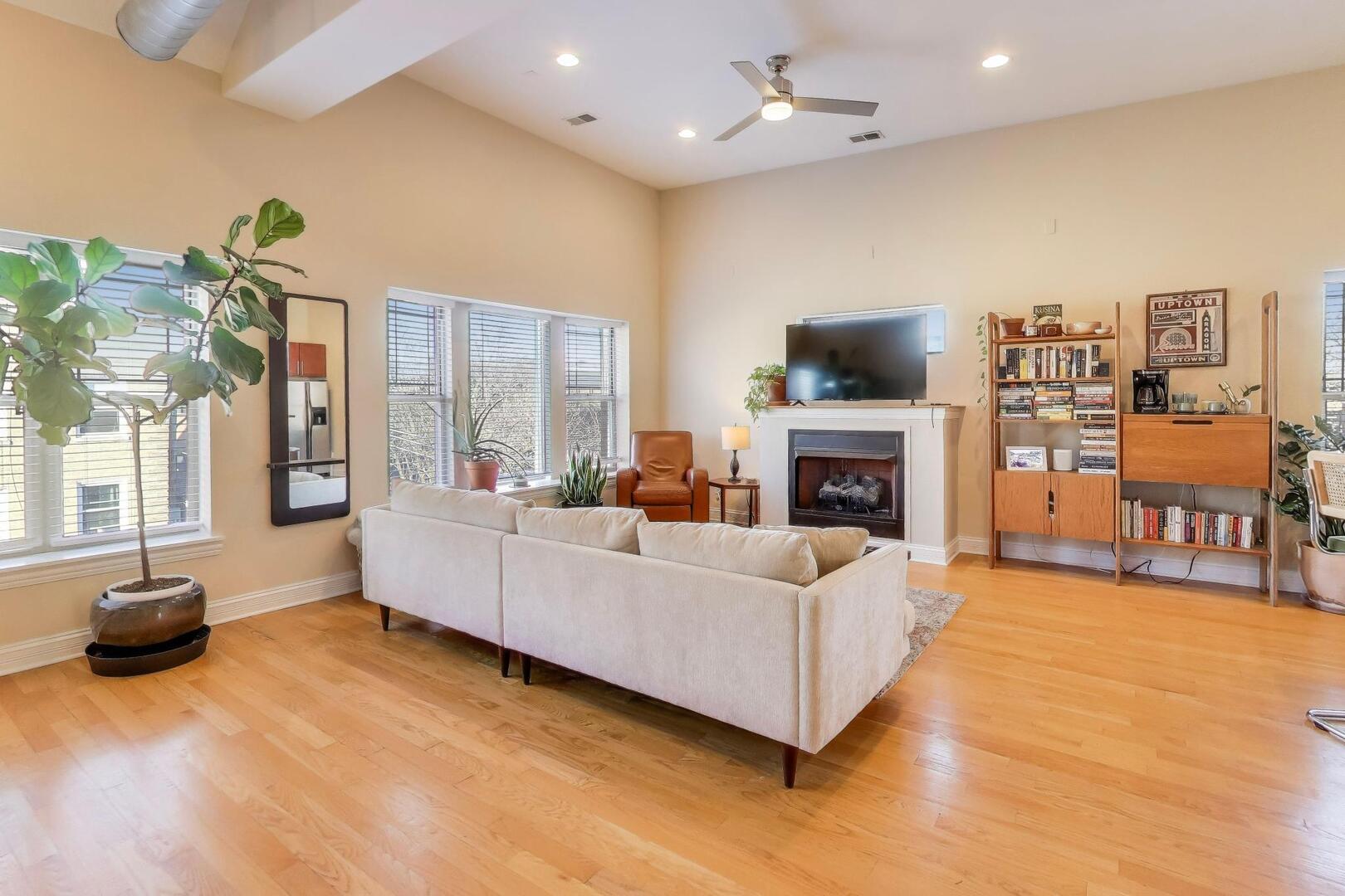 1215 W Sunnyside Avenue 3