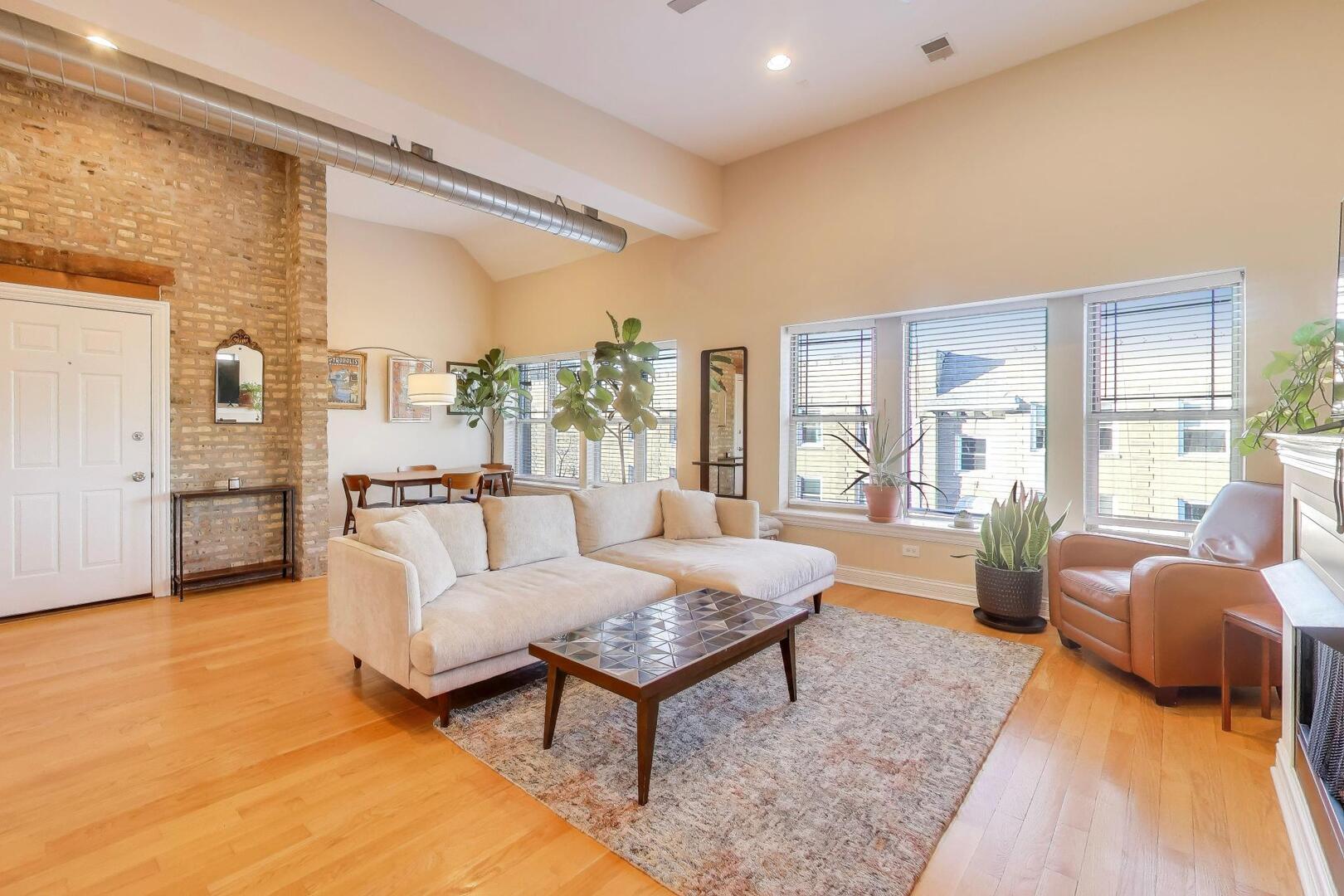 1215 W Sunnyside Avenue 3