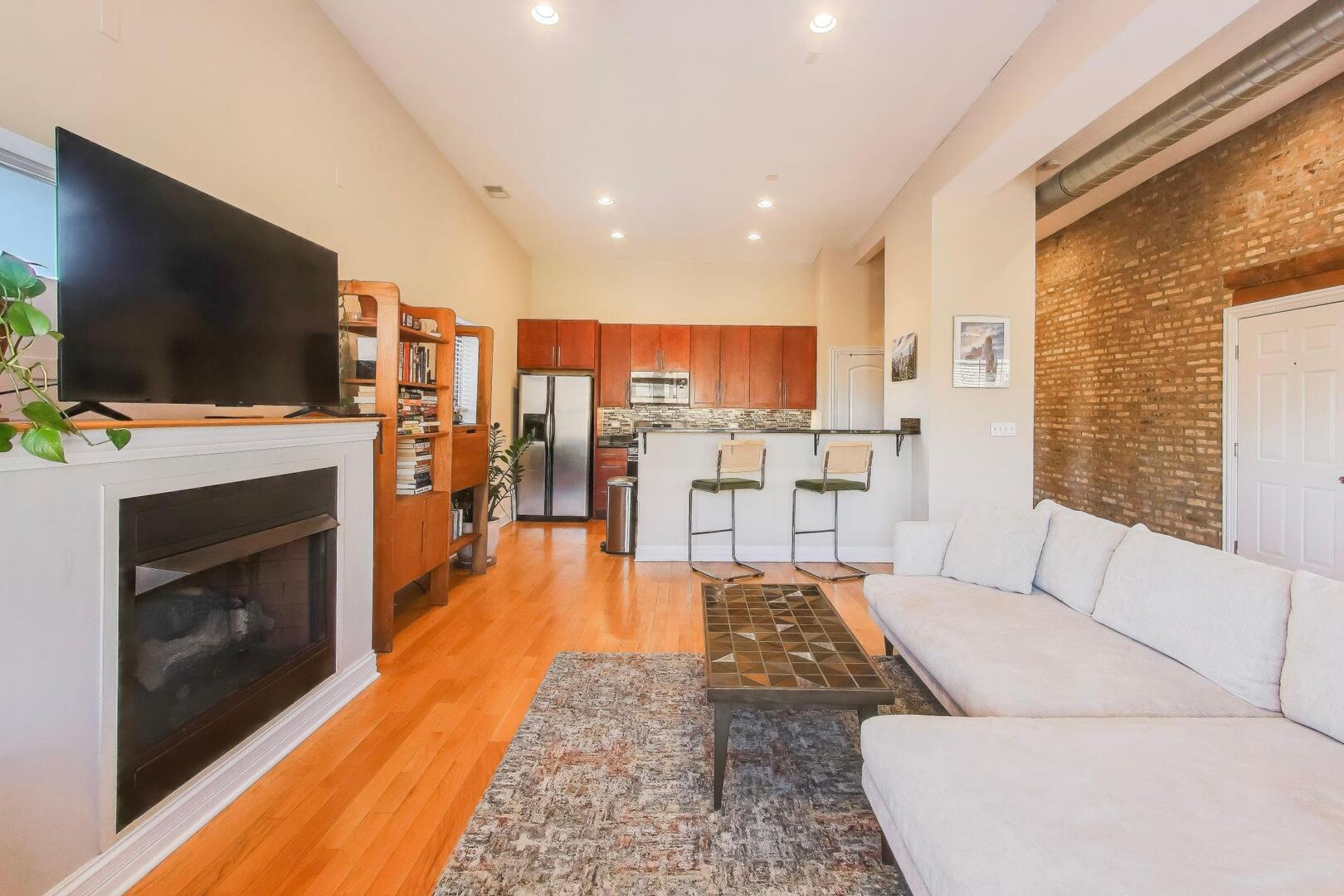 1215 W Sunnyside Avenue 3