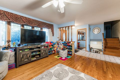 Tiny photo for 1527 W Holtz Avenue, Addison, IL 60101 (MLS # 12511390)