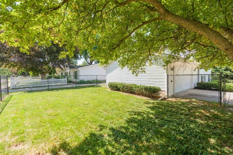 Tiny photo for 3004 N Gaines Street, Davenport, IA 52804 (MLS # 12667338)