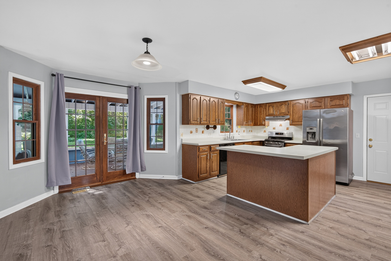 4N869 Black Willow Drive