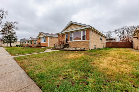 Tiny photo for 1124 Linden Avenue, Bellwood, IL 60104 (MLS # 12743291)