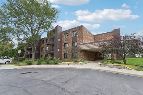 Photo of 522 E ALGONQUIN Road #201, Schaumburg, IL 60173 (MLS # 12474060)