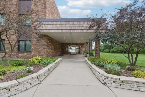 Tiny photo for 522 E ALGONQUIN Road #201, Schaumburg, IL 60173 (MLS # 12474060)