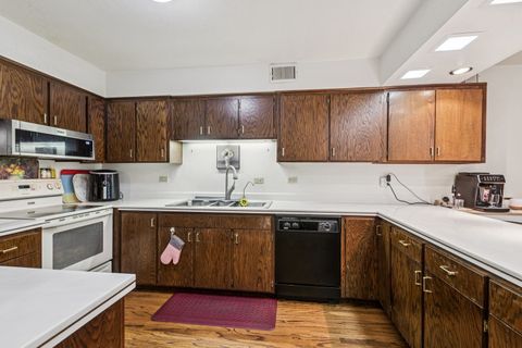 Tiny photo for 522 E ALGONQUIN Road #201, Schaumburg, IL 60173 (MLS # 12474060)