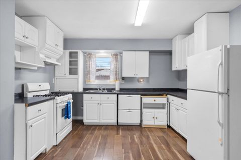 Tiny photo for 132 N Pinecrest Road, Bolingbrook, IL 60440 (MLS # 12594616)