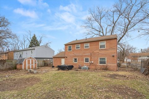 Tiny photo for 132 N Pinecrest Road, Bolingbrook, IL 60440 (MLS # 12594616)