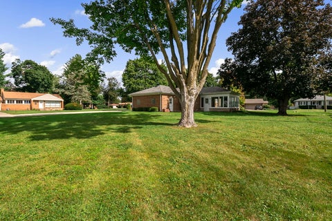 Tiny photo for 340 James Avenue, Mundelein, IL 60060 (MLS # 12761520)