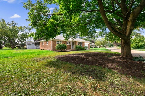 Tiny photo for 340 James Avenue, Mundelein, IL 60060 (MLS # 12761520)