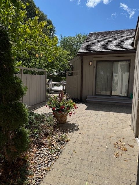 Photo of 59 W Thornhill Lane, Lake Barrington, IL 60010 (MLS # 12468177) Photo of 59 W Thornhill Lane, Lake Barrington, IL 60010 (MLS # 12468177)