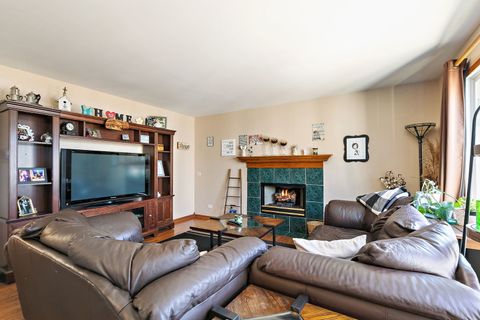 Tiny photo for 2581 Stanton Circle, Lake In The Hills, IL 60156 (MLS # 12569301)