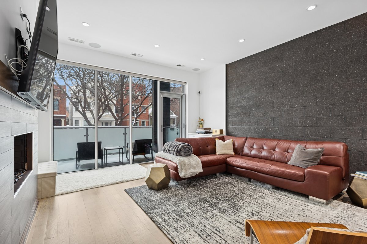 1437 W Diversey Parkway 1W