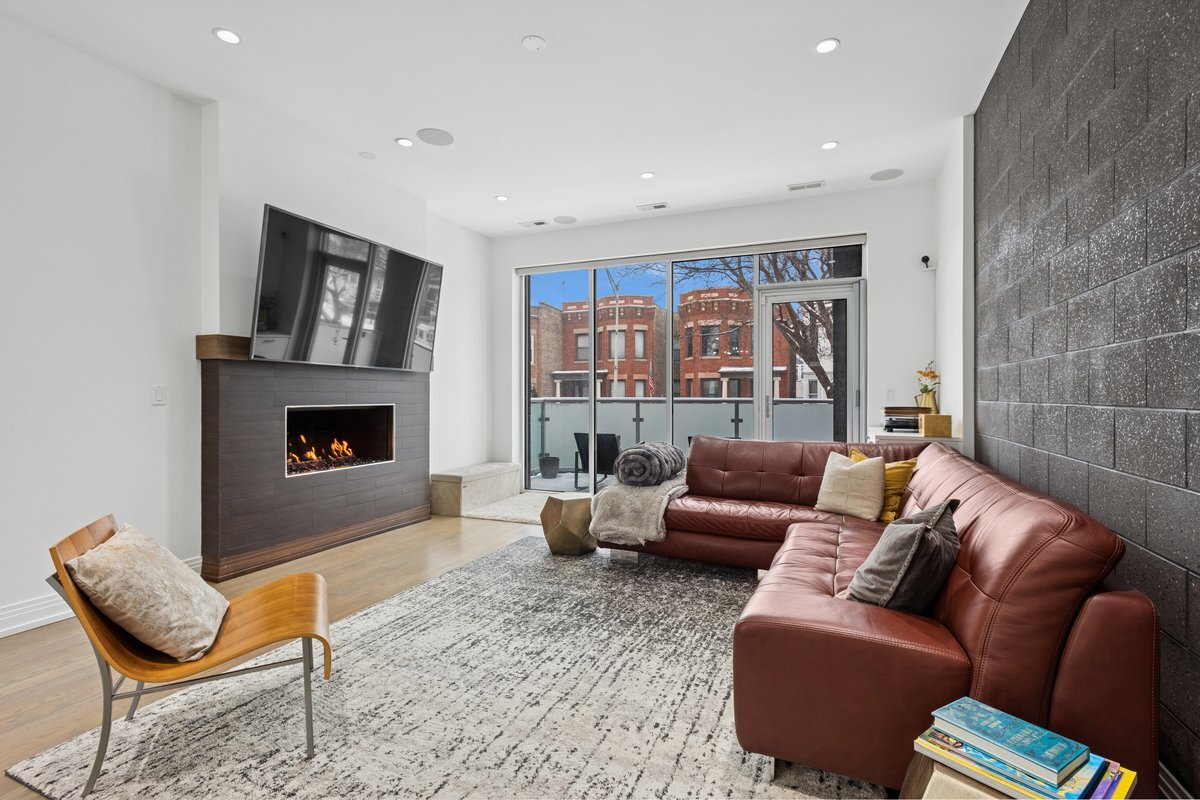 1437 W Diversey Parkway 1W