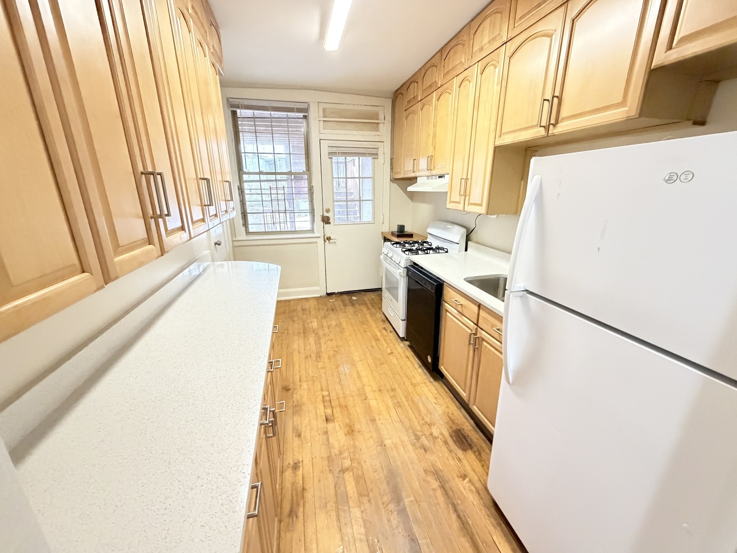 5674 N Ridge Avenue 2S